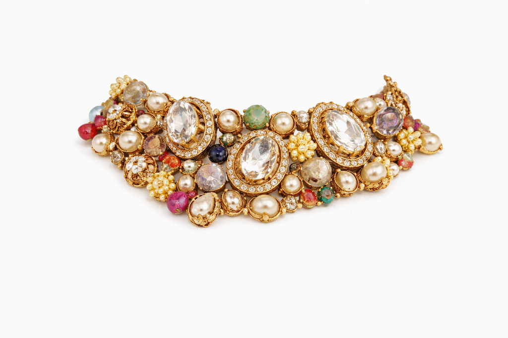 Elegant Detailed Centerpiece Choker with Earrings