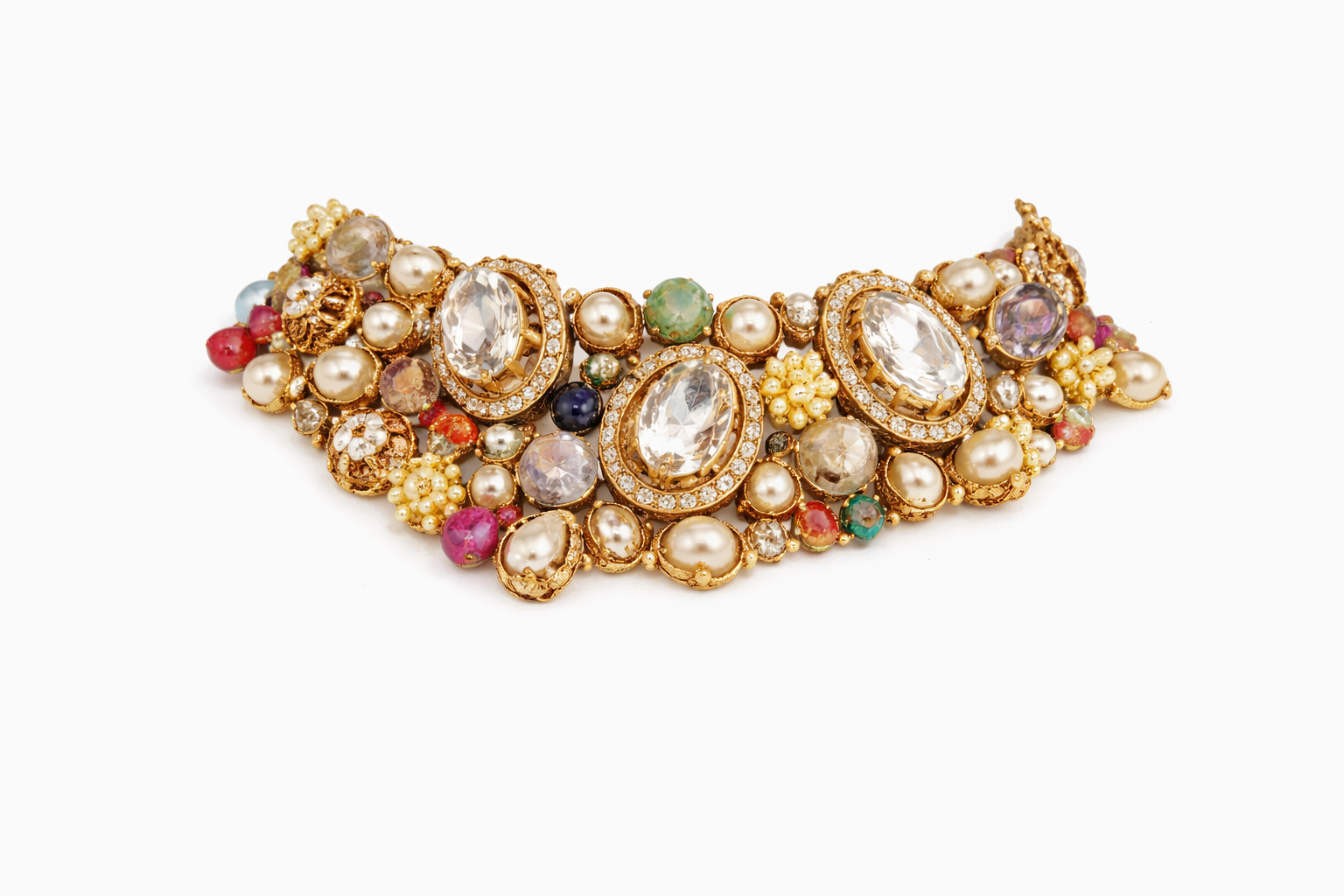 Elegant Detailed Centerpiece Choker with Earrings