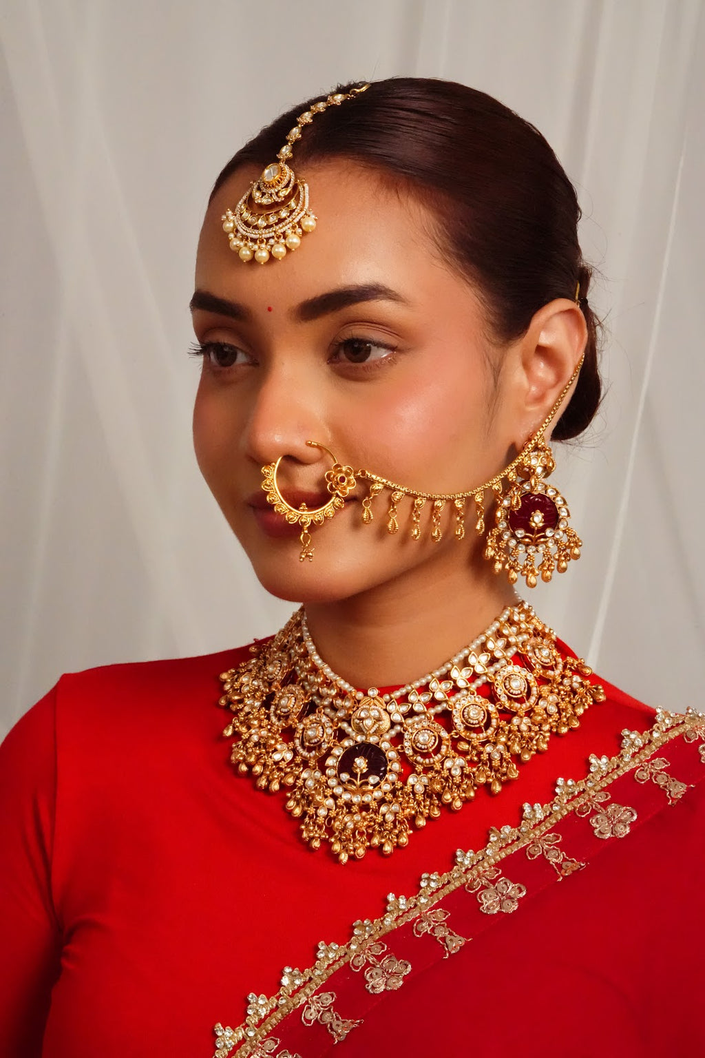 Elegant Minimal Chain Style Nath